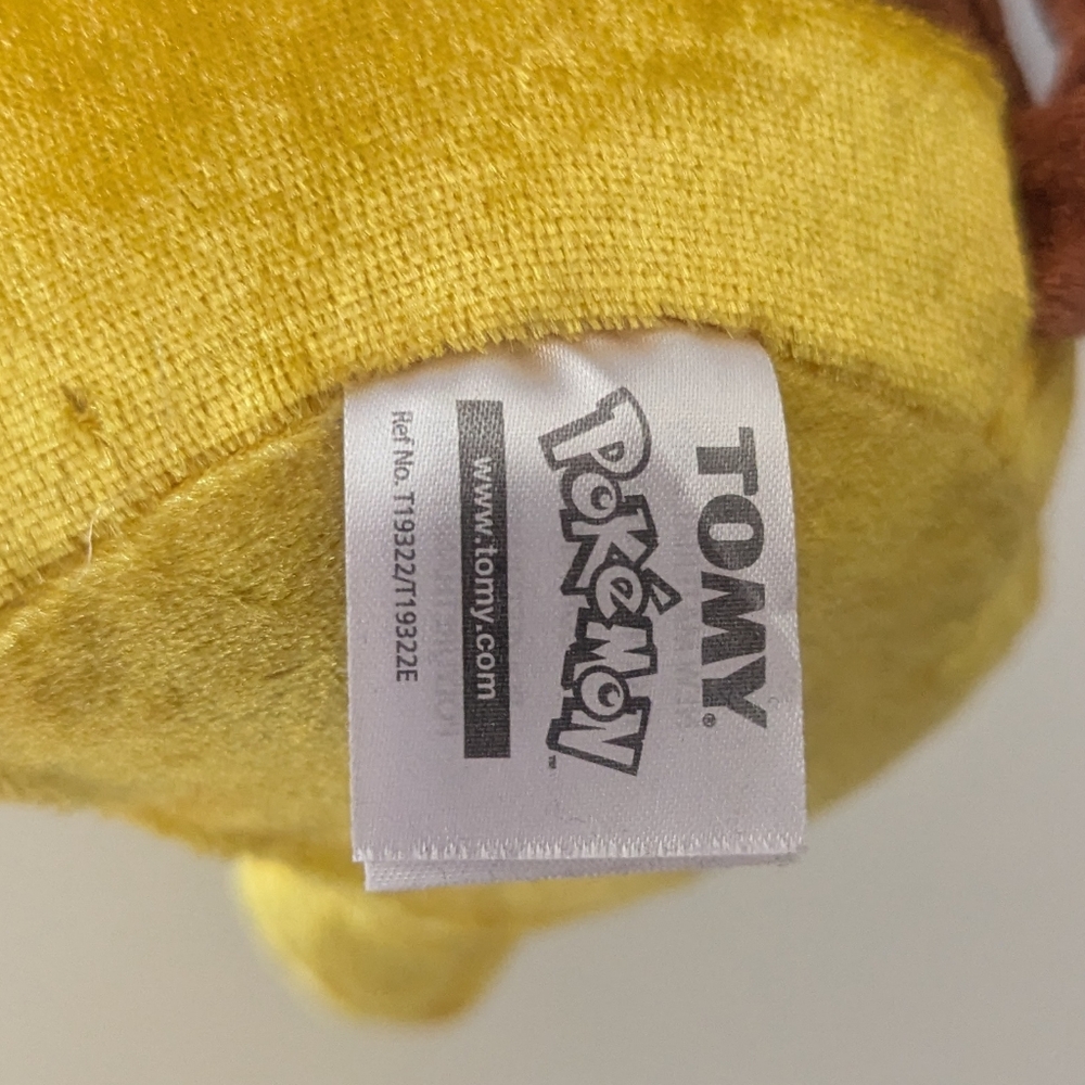 TOMY Pokemon Pikachu 9" - Picture 2 of 4